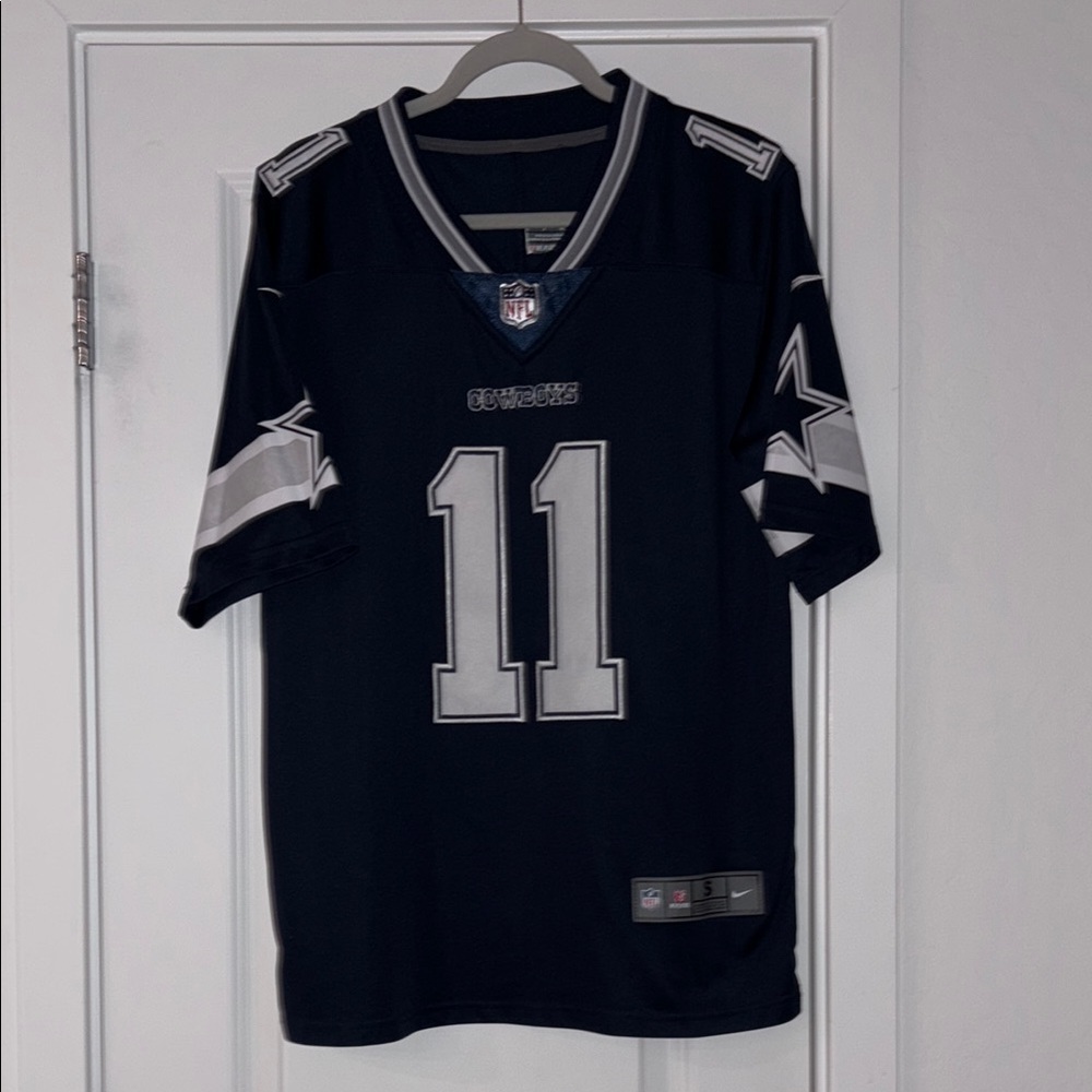 Nike Men's Black and Gray Jersey